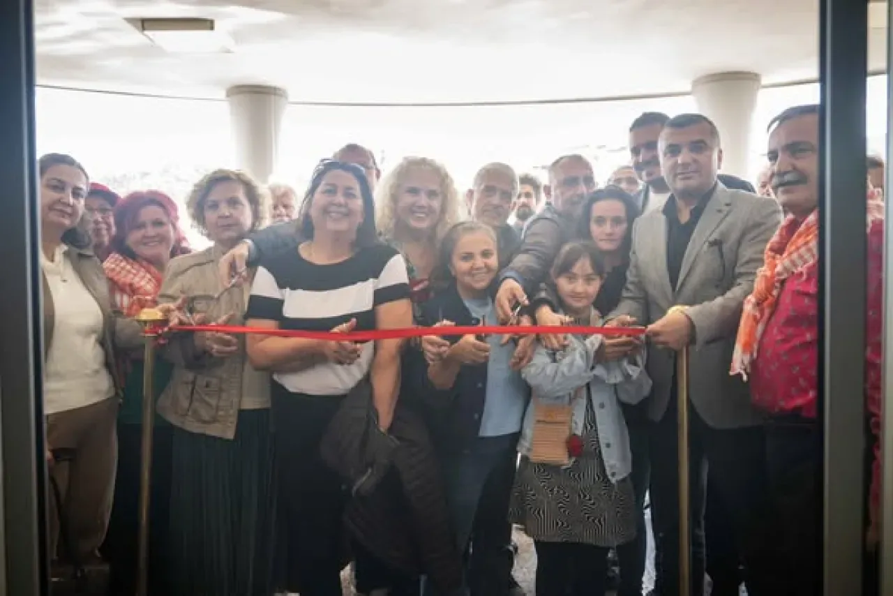 Bornova'da "Birlikte Mümkün" Sergisi STK Dayanışmasını Sergiledi Bornova'da "Birlikte Mümkün" Sergisi STK Dayanışmasını Sergiledi
