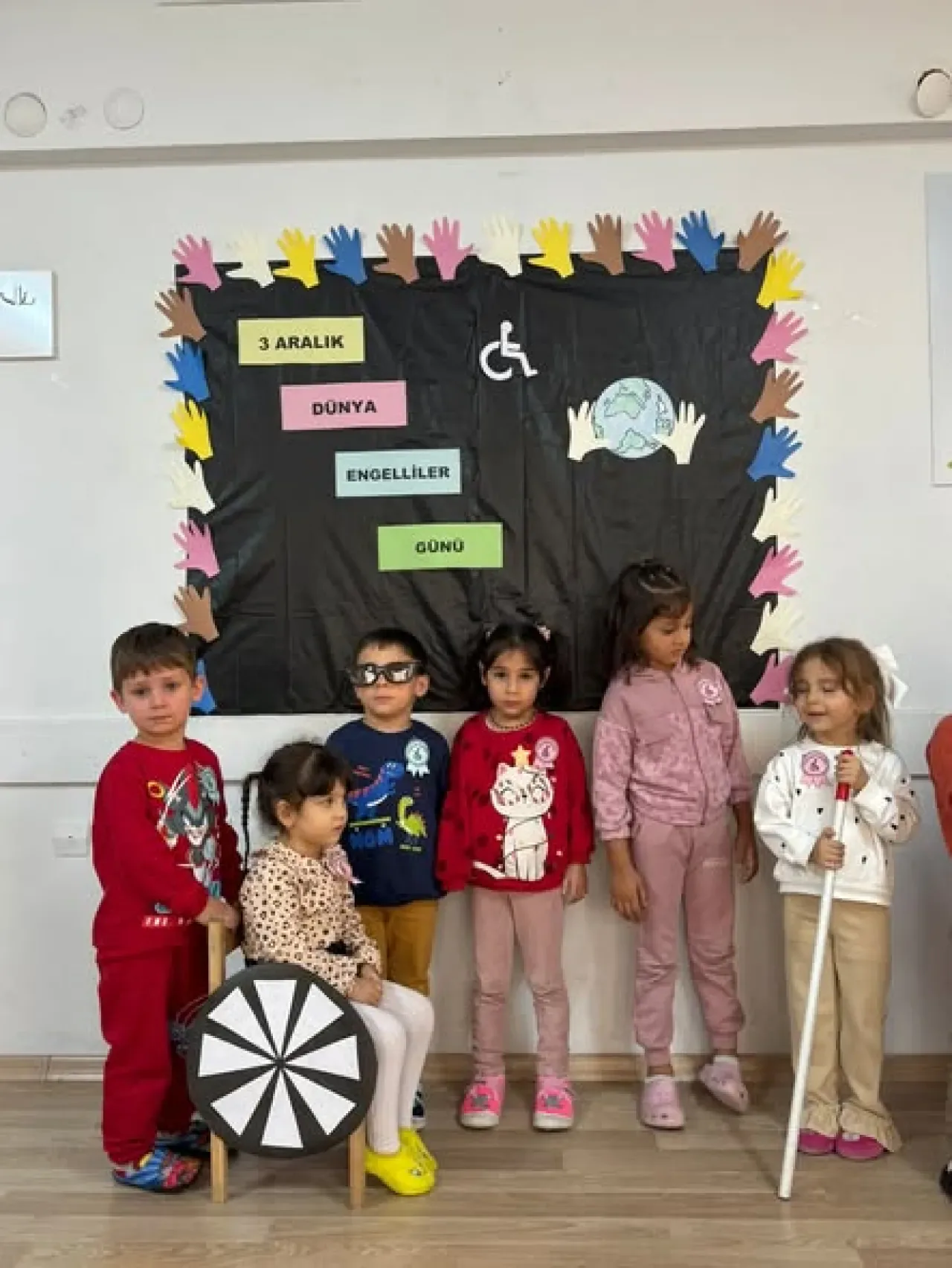 İzmir Çiğli'de Minik Kalplerden 3 Aralık Dünya Engelliler Günü'ne Anlamlı Farkındalık İzmir Çiğli'de Minik Kalplerden 3 Aralık Dünya Engelliler Günü'ne Anlamlı Farkındalık