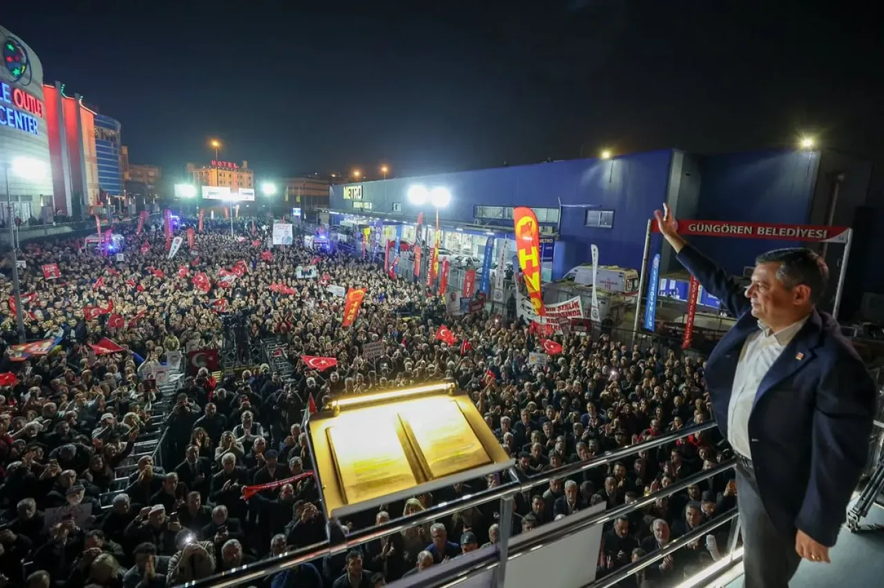 Özgür Özel, Güngören'deki "Millet İradesine Sahip Çıkıyor" Eyleminde Konuştu Özgür Özel, Güngören'deki "Millet İradesine Sahip Çıkıyor" Eyleminde Konuştu
