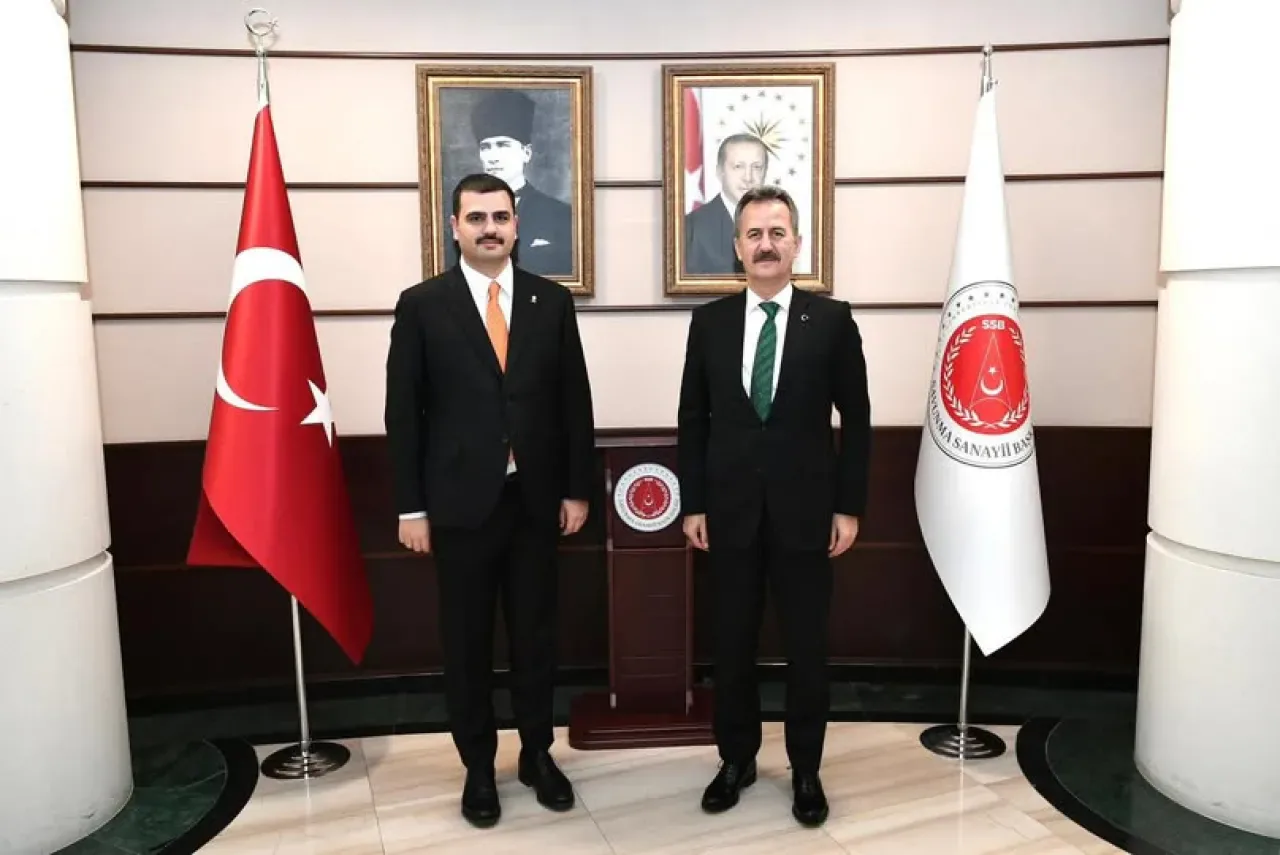 AK Parti İzmir Milletvekili İnan, Savunma Sanayii Başkanı Görgün'ü Ziyaret Etti AK Parti İzmir Milletvekili İnan, Savunma Sanayii Başkanı Görgün'ü Ziyaret Etti