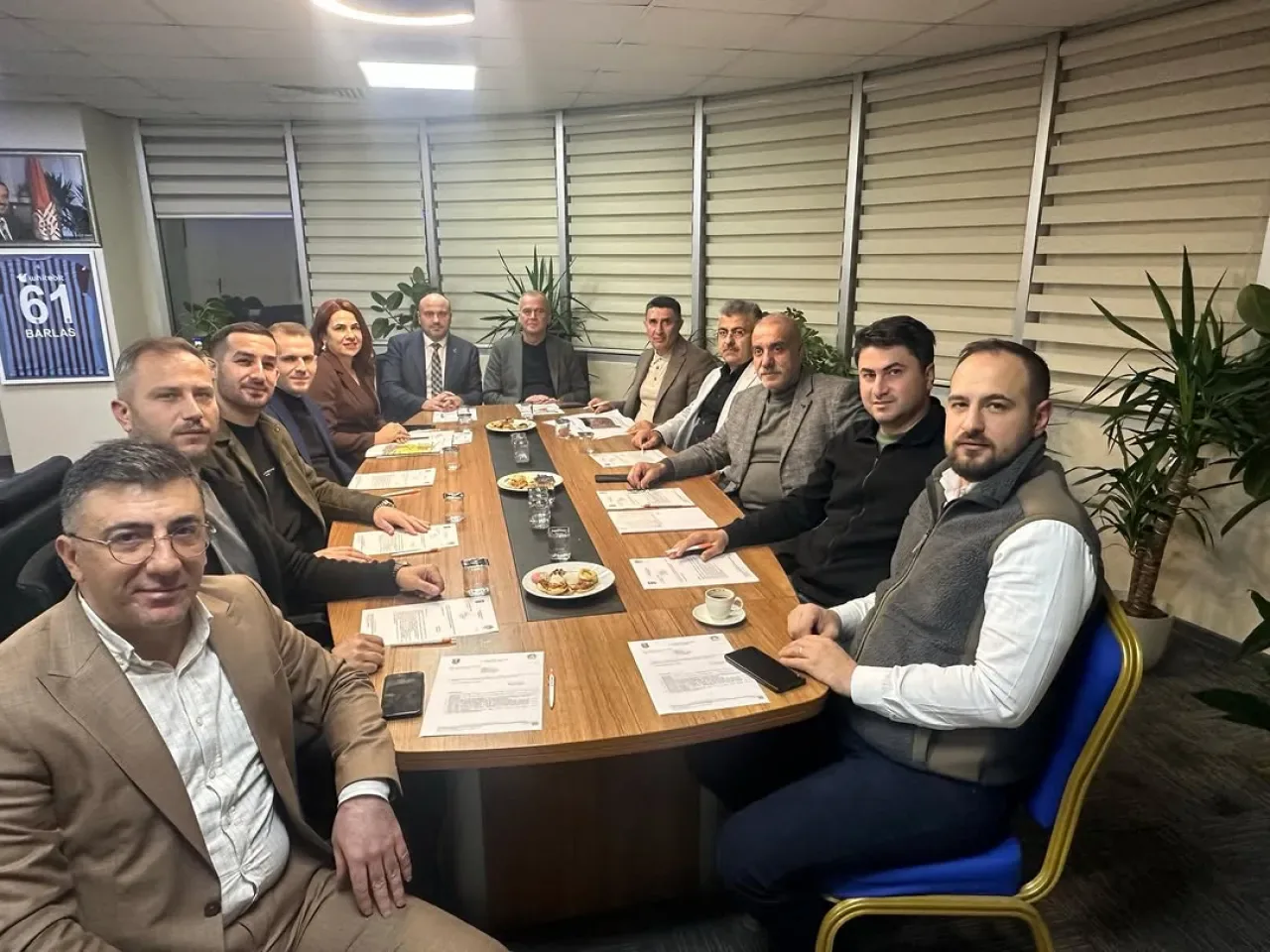 MHP ve AK Parti Silivri'de Meclis Birleşimi Öncesi Görüş Alışverişinde Bulundu MHP ve AK Parti Silivri'de Meclis Birleşimi Öncesi Görüş Alışverişinde Bulundu