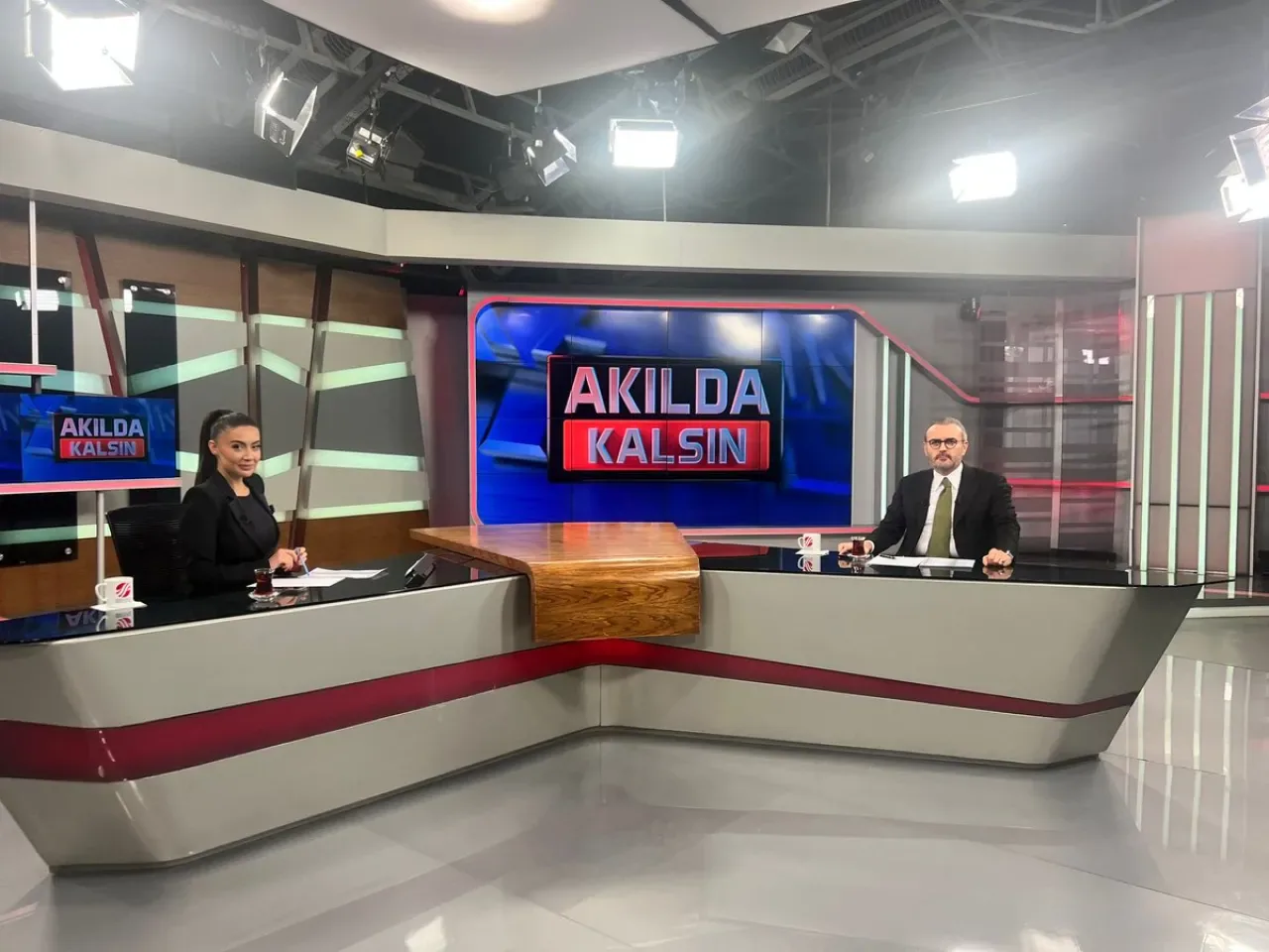 Mahir Ünal, Beyaz TV'de Gündemi Değerlendirecek Mahir Ünal, Beyaz TV'de Gündemi Değerlendirecek