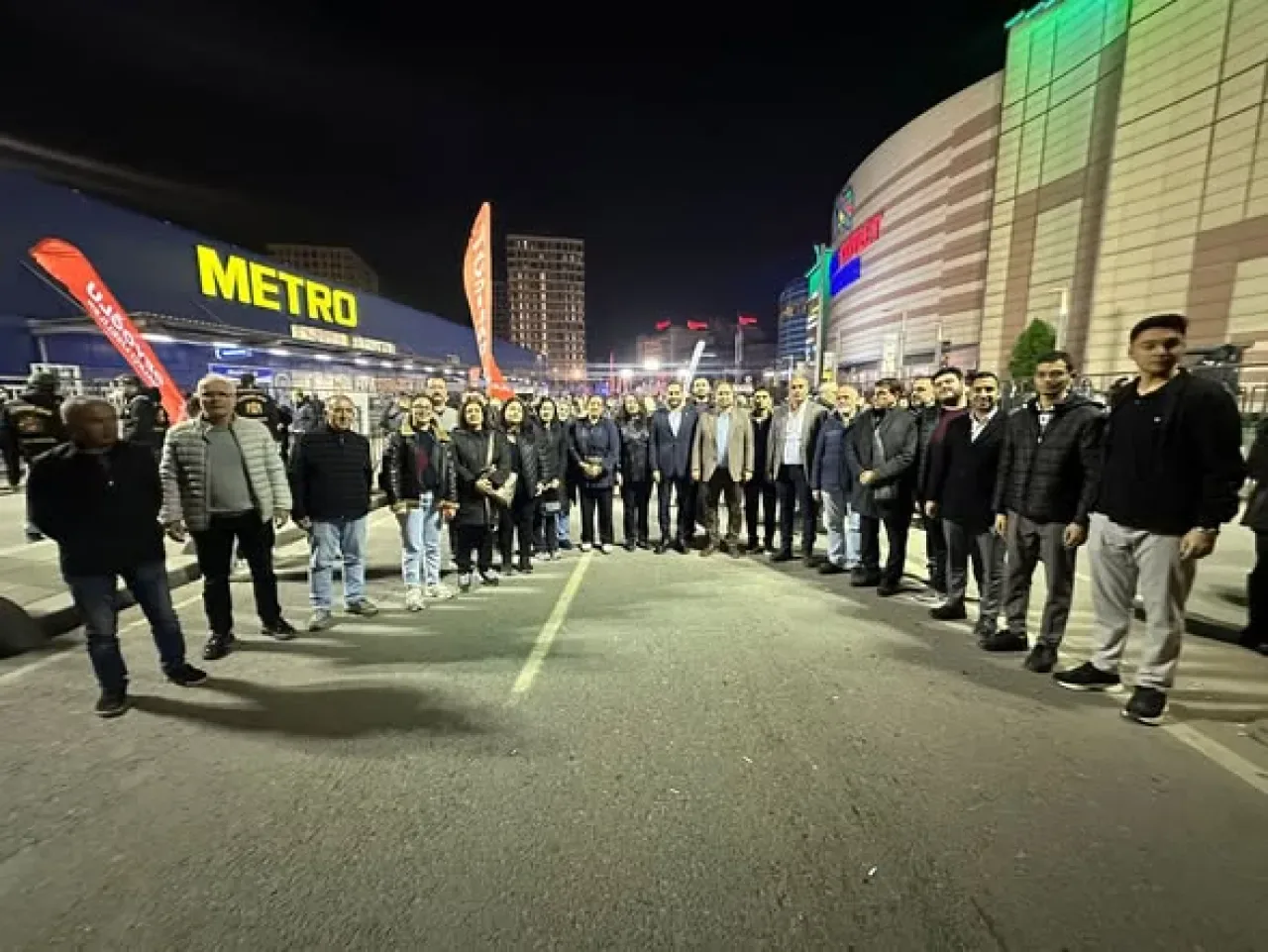 CHP'den Tutuklu Belediye Başkanları ve Cumhurbaşkanı Adayı İçin Güngören'de Buluşma CHP'den Tutuklu Belediye Başkanları ve Cumhurbaşkanı Adayı İçin Güngören'de Buluşma