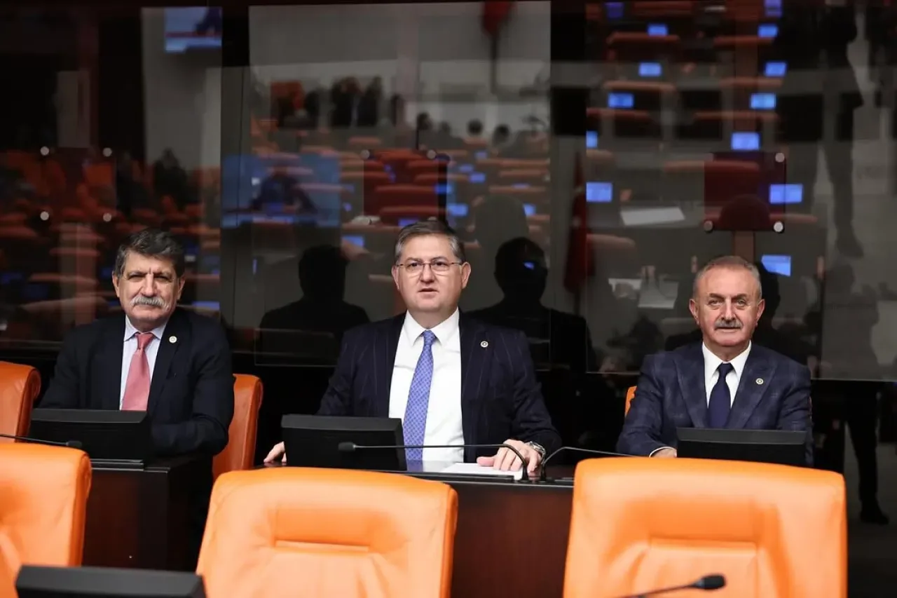 Kocaeli Milletvekilleri Bütçe Görüşmelerinde İl Sorunlarını Meclis'e Taşıyor Kocaeli Milletvekilleri Bütçe Görüşmelerinde İl Sorunlarını Meclis'e Taşıyor