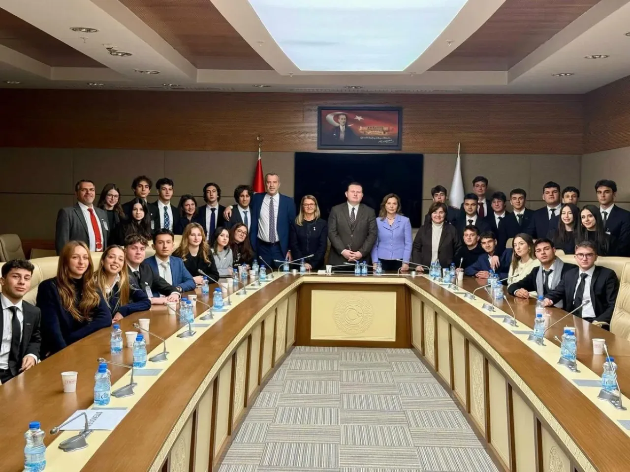 MHP'li Milletvekilleri, Saint Benoît Fransız Lisesi Öğrencilerini Meclis'te Ağırladı MHP'li Milletvekilleri, Saint Benoît Fransız Lisesi Öğrencilerini Meclis'te Ağırladı