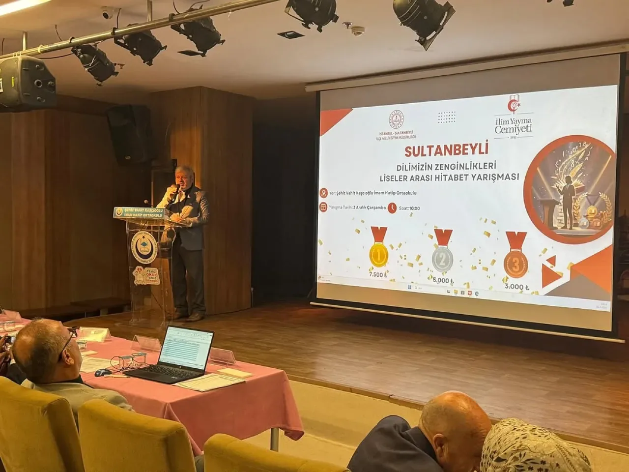 Sultanbeyli'de Liseler Arası Hitabet Yarışması'nın Finali Gerçekleşti Sultanbeyli'de Liseler Arası Hitabet Yarışması'nın Finali Gerçekleşti