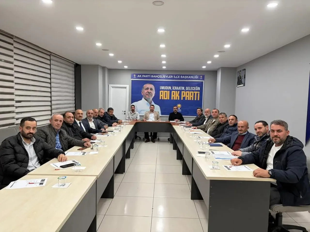 AK Parti Bahçelievler'de Mahalle Başkanları Toplantısı Yapıldı AK Parti Bahçelievler'de Mahalle Başkanları Toplantısı Yapıldı