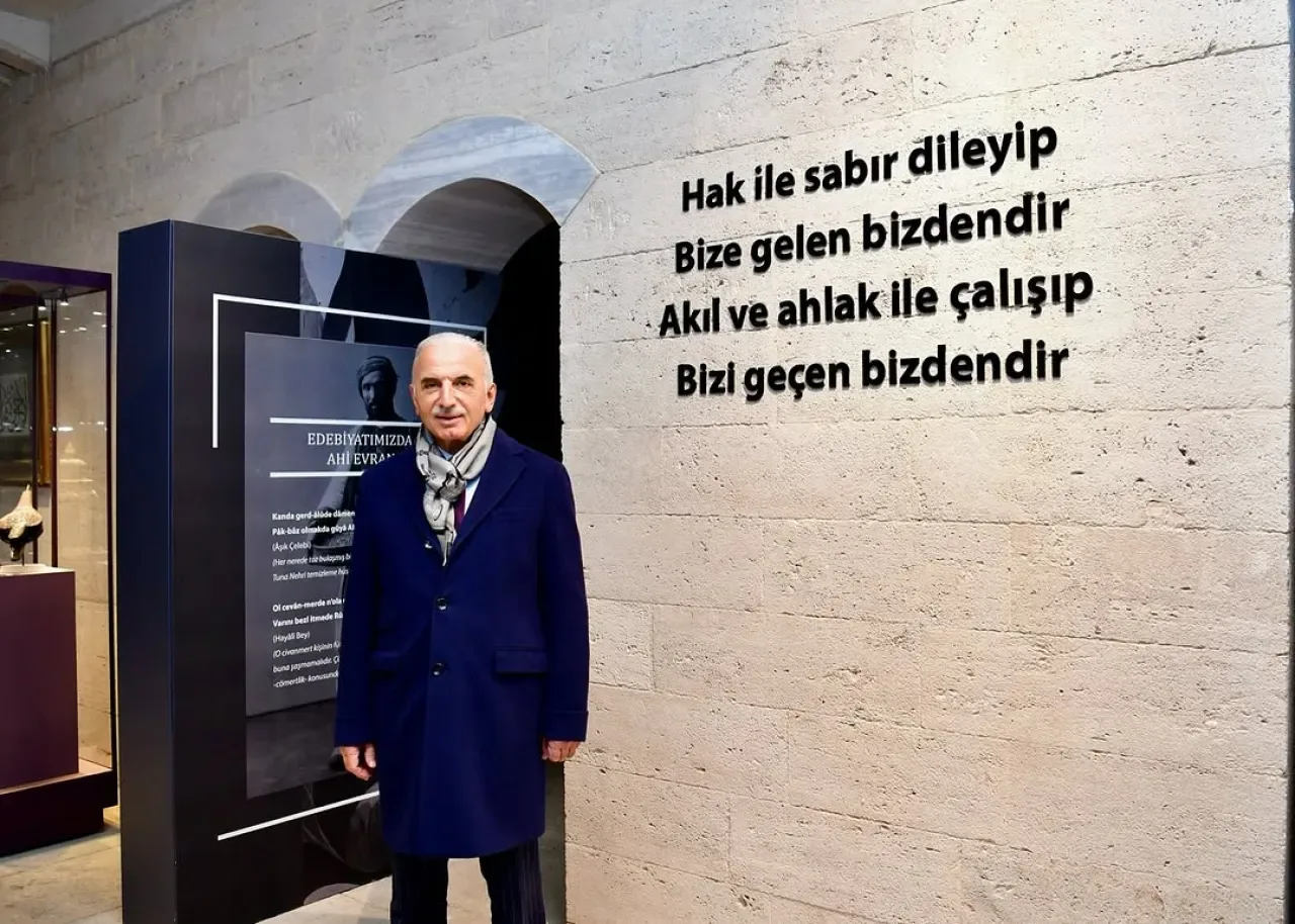 İstanbul Ümraniye Belediye Başkanı İsmet Yıldırım, Kırşehir'de Ahi Evran'ı Ziyaret Etti İstanbul Ümraniye Belediye Başkanı İsmet Yıldırım, Kırşehir'de Ahi Evran'ı Ziyaret Etti