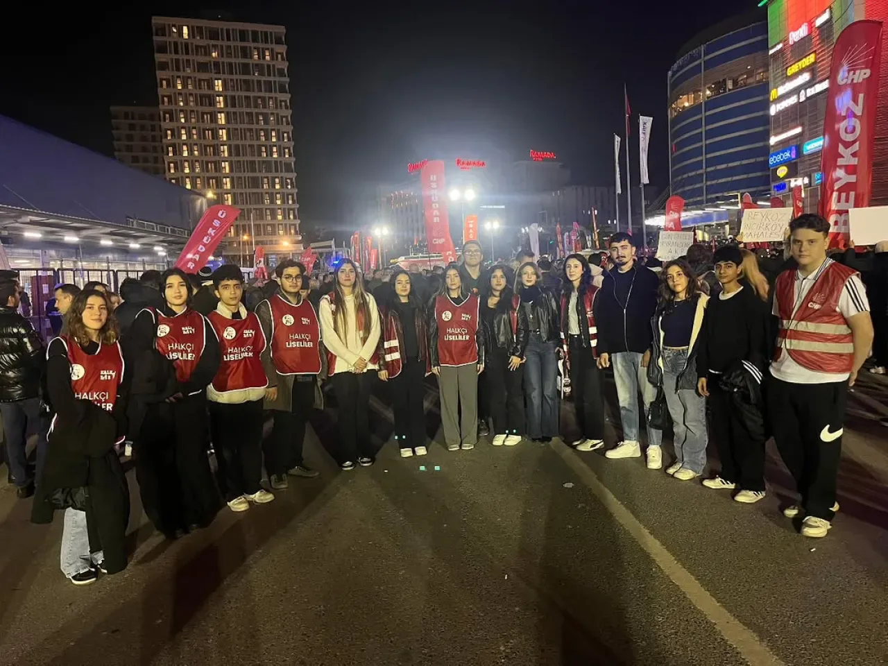 Halkçı Liseliler Güngören'de Miting Düzenledi Halkçı Liseliler Güngören'de Miting Düzenledi