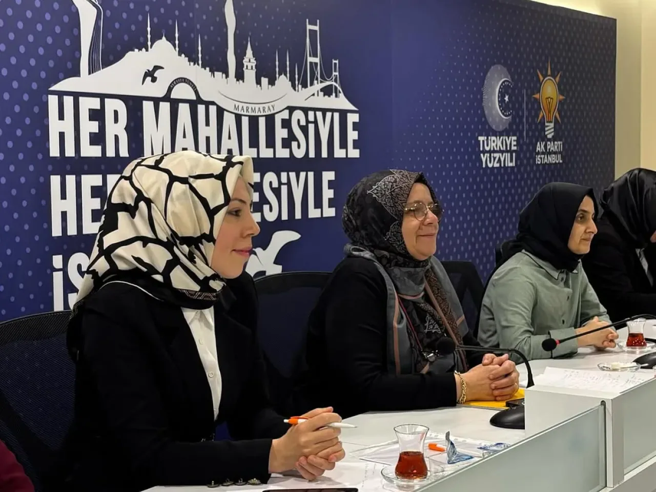 AK Parti Üsküdar Kadın Kolları Genişletilmiş Yönetim Kurulu Toplantısı Düzenlendi AK Parti Üsküdar Kadın Kolları Genişletilmiş Yönetim Kurulu Toplantısı Düzenlendi