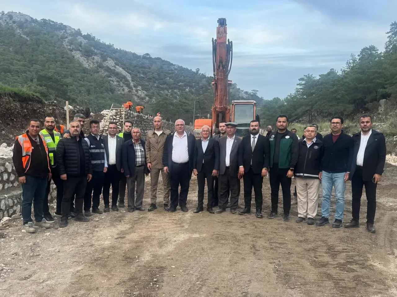 Kumluca'da Elektrik Altyapısı ve Taşkın Kontrol Projeleri Yerinde İncelendi Kumluca'da Elektrik Altyapısı ve Taşkın Kontrol Projeleri Yerinde İncelendi