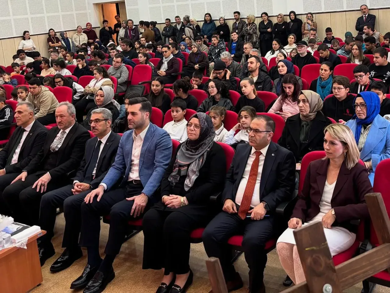 Üsküdar'da "Sevgi Varsa Engel Yok" Programı Coşkuyla Gerçekleşti Üsküdar'da "Sevgi Varsa Engel Yok" Programı Coşkuyla Gerçekleşti