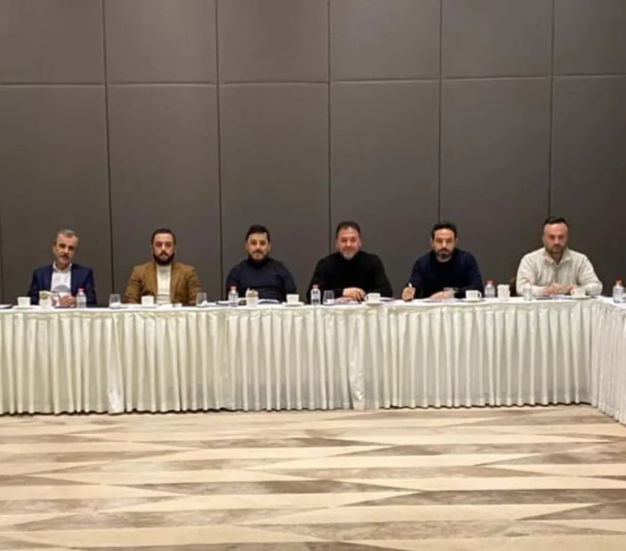 AK Parti Beyoğlu İlçe Teşkilatı Dolapdere'de Toplandı AK Parti Beyoğlu İlçe Teşkilatı Dolapdere'de Toplandı