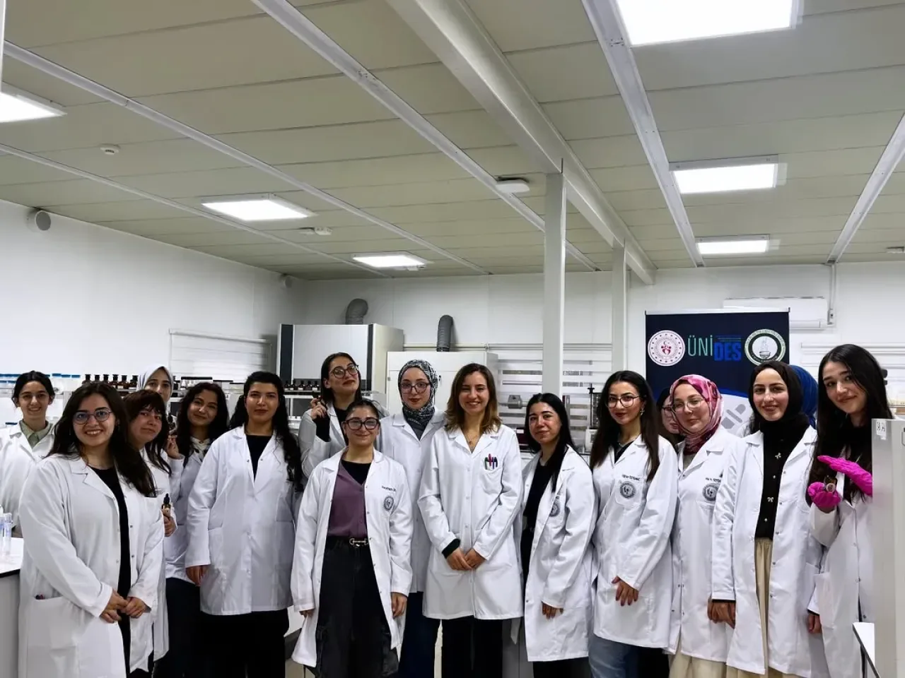 Farmakademi Serum Atölyesi, Sağlık Bilimleri Üniversitesi'nde Gerçekleştirildi Farmakademi Serum Atölyesi, Sağlık Bilimleri Üniversitesi'nde Gerçekleştirildi