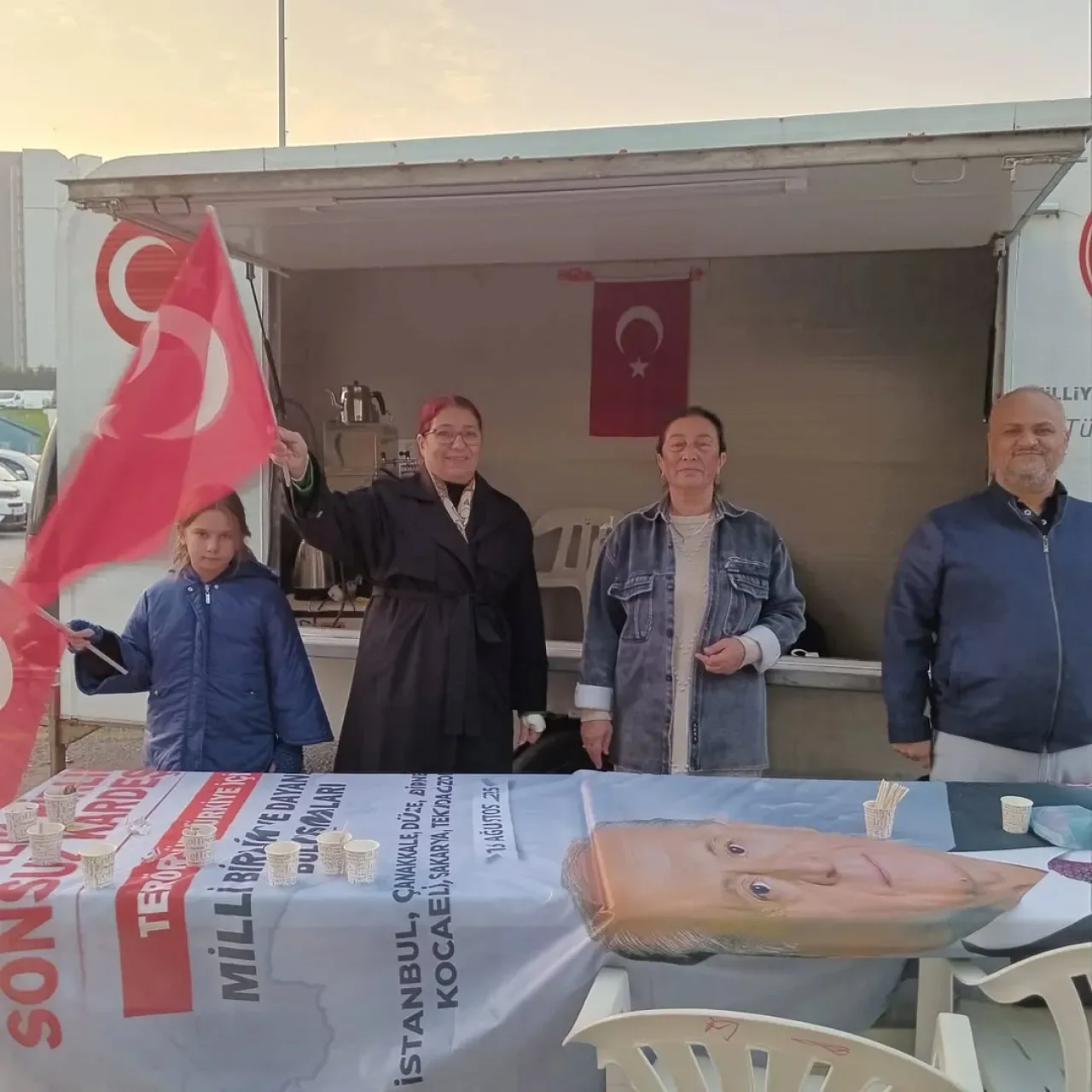MHP Beylikdüzü'nde Pazar Yerinde Vatandaşlarla Buluştu MHP Beylikdüzü'nde Pazar Yerinde Vatandaşlarla Buluştu