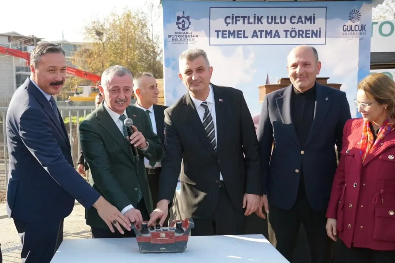 Gölcük'te Yeni Çiftlik Ulu Camisi'nin Temeli Atıldı Gölcük'te Yeni Çiftlik Ulu Camisi'nin Temeli Atıldı
