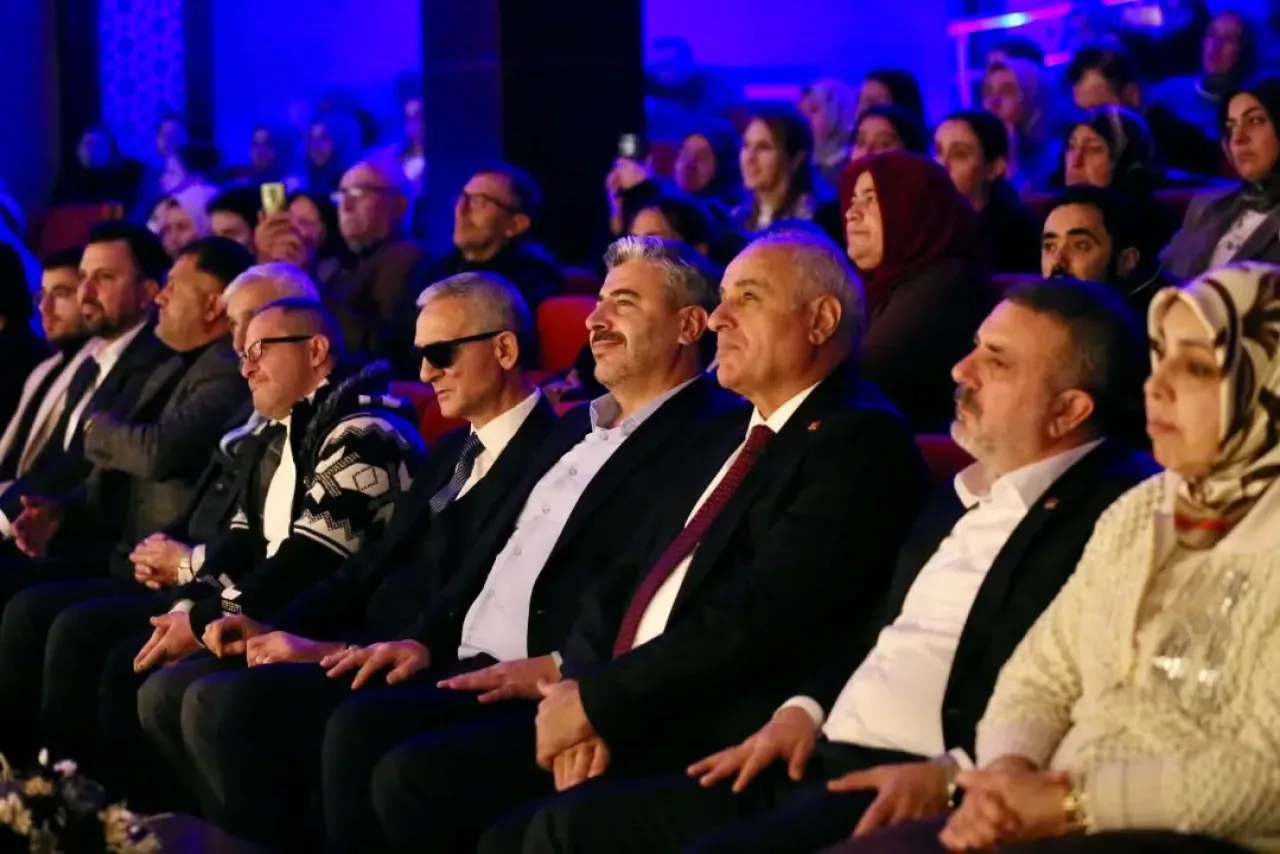 Sincan'da 3 Aralık Dünya Engelliler Günü Etkinliği: Umudun Kanatları Özel Ekibi Sahnedeydi Sincan'da 3 Aralık Dünya Engelliler Günü Etkinliği: Umudun Kanatları Özel Ekibi Sahnedeydi