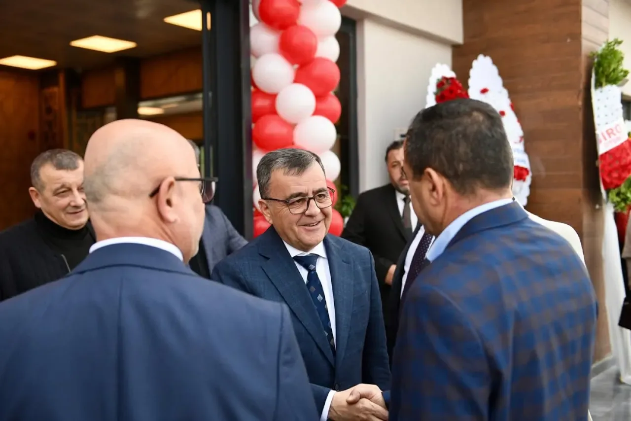 Altıeylül Belediyesi Başkanı Hakan Şehirli, OSB'de Açılan Güven Lokantası'nın Açılışına Katıldı Altıeylül Belediyesi Başkanı Hakan Şehirli, OSB'de Açılan Güven Lokantası'nın Açılışına Katıldı