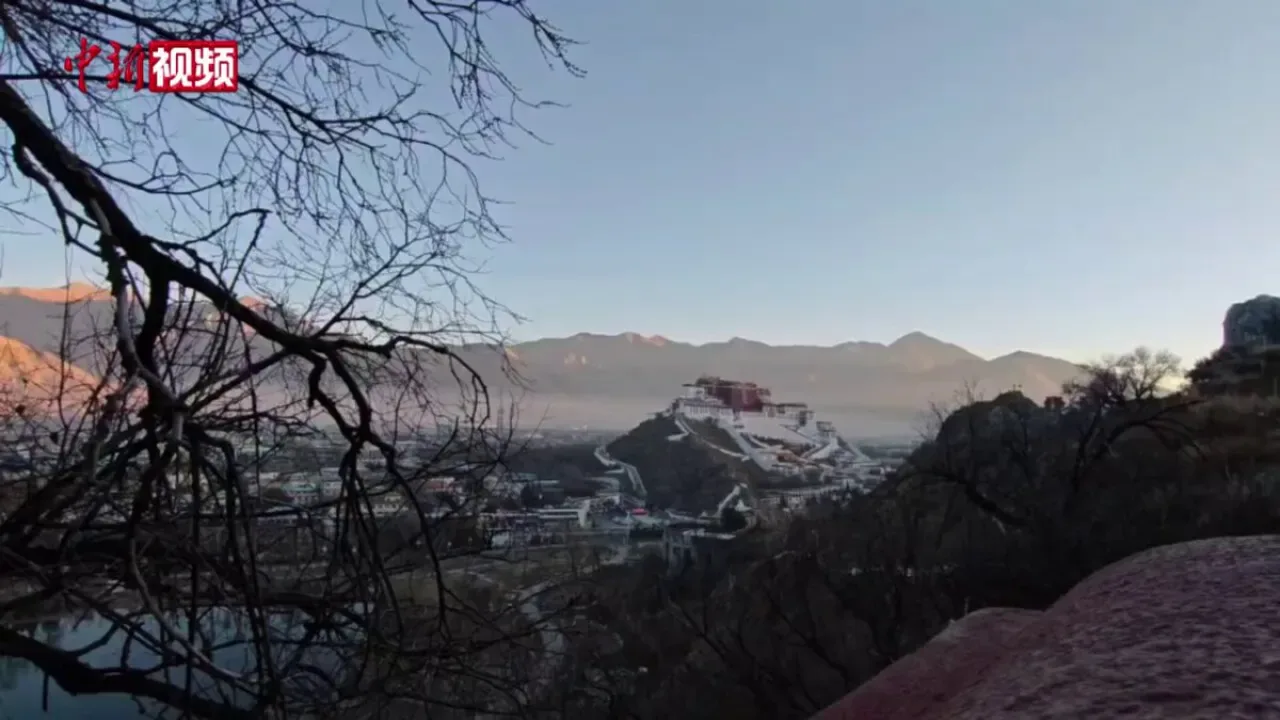 Lhasa'da Erken Kışın İlk Işıkları Potala Sarayı'nı Aydınlattı Lhasa'da Erken Kışın İlk Işıkları Potala Sarayı'nı Aydınlattı