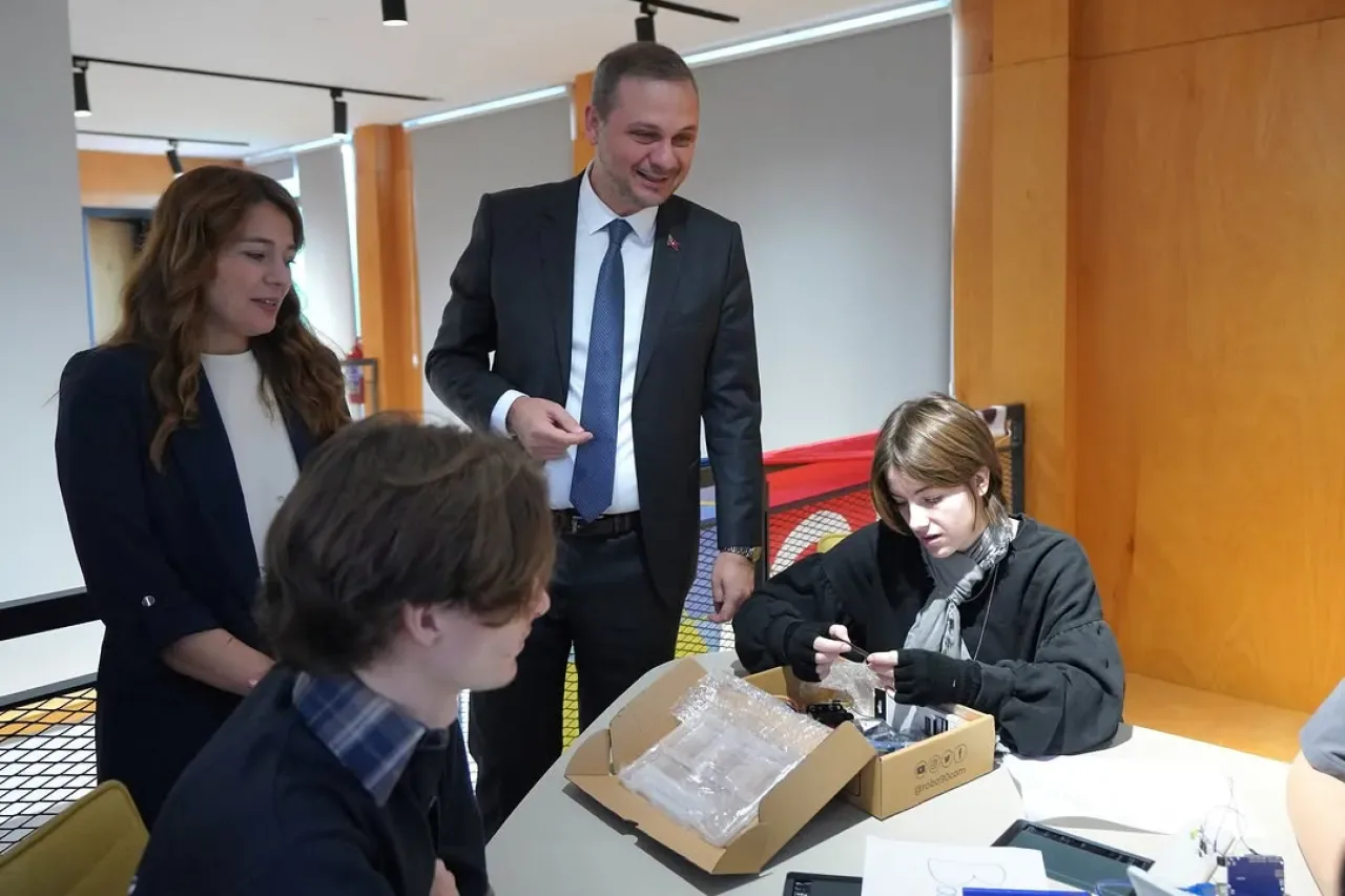 Beylikdüzü'nde Uluslararası Bilim Köprüsü: Aziz Sancar Merkezi'nde Erasmus Buluşması Beylikdüzü'nde Uluslararası Bilim Köprüsü: Aziz Sancar Merkezi'nde Erasmus Buluşması