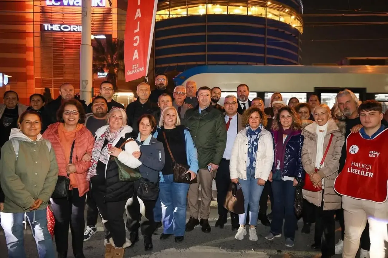 CHP'den Güngören'de Adalet İçin Miting: Özgür Özel Binlerce Kişiye Seslendi CHP'den Güngören'de Adalet İçin Miting: Özgür Özel Binlerce Kişiye Seslendi