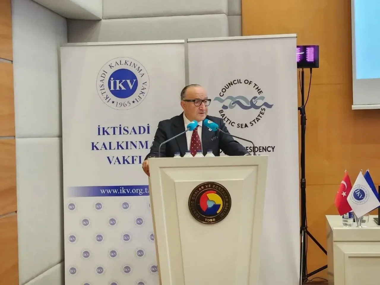 İKV ve Polonya Büyükelçiliği Enerji Güvenliği Toplantısı Düzenledi İKV ve Polonya Büyükelçiliği Enerji Güvenliği Toplantısı Düzenledi