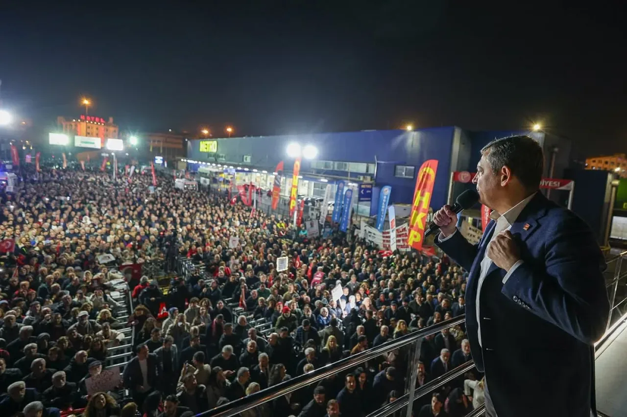 CHP Güngören'de Demokratik Buluşma: "Halkın İradesinin Üstünde Hiçbir Güç Yok" CHP Güngören'de Demokratik Buluşma: "Halkın İradesinin Üstünde Hiçbir Güç Yok"