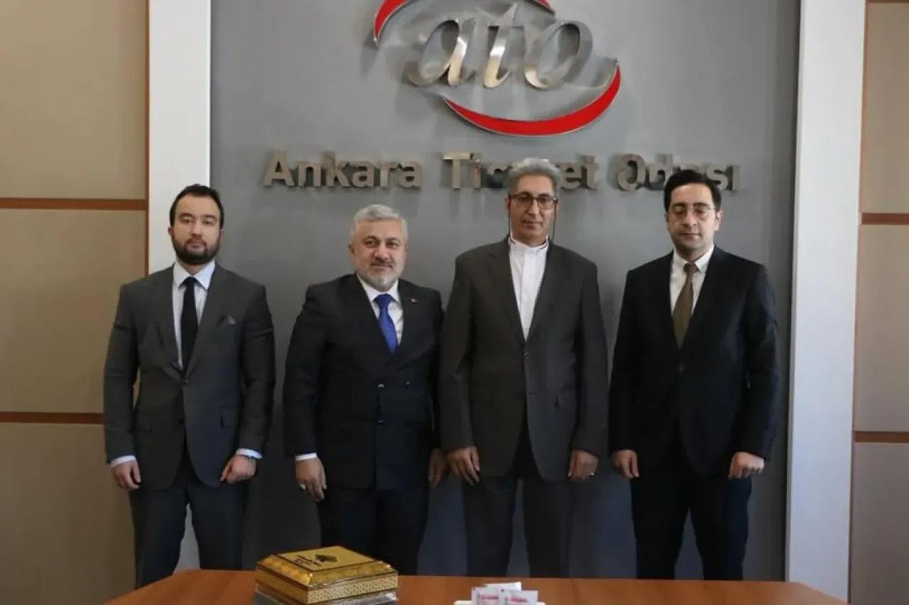 İran Büyükelçiliği Müsteşarı, Ankara Ticaret Odası'nı Ziyaret Etti İran Büyükelçiliği Müsteşarı, Ankara Ticaret Odası'nı Ziyaret Etti