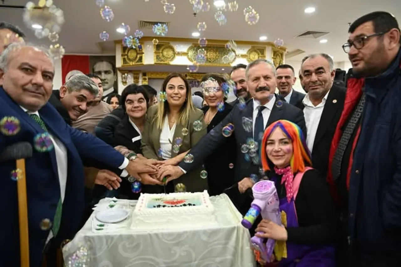 Mamak'ta 3 Aralık Dünya Engelliler Günü'nde "Engel Tanımayan Buluşma" Etkinliği Düzenlendi Mamak'ta 3 Aralık Dünya Engelliler Günü'nde "Engel Tanımayan Buluşma" Etkinliği Düzenlendi