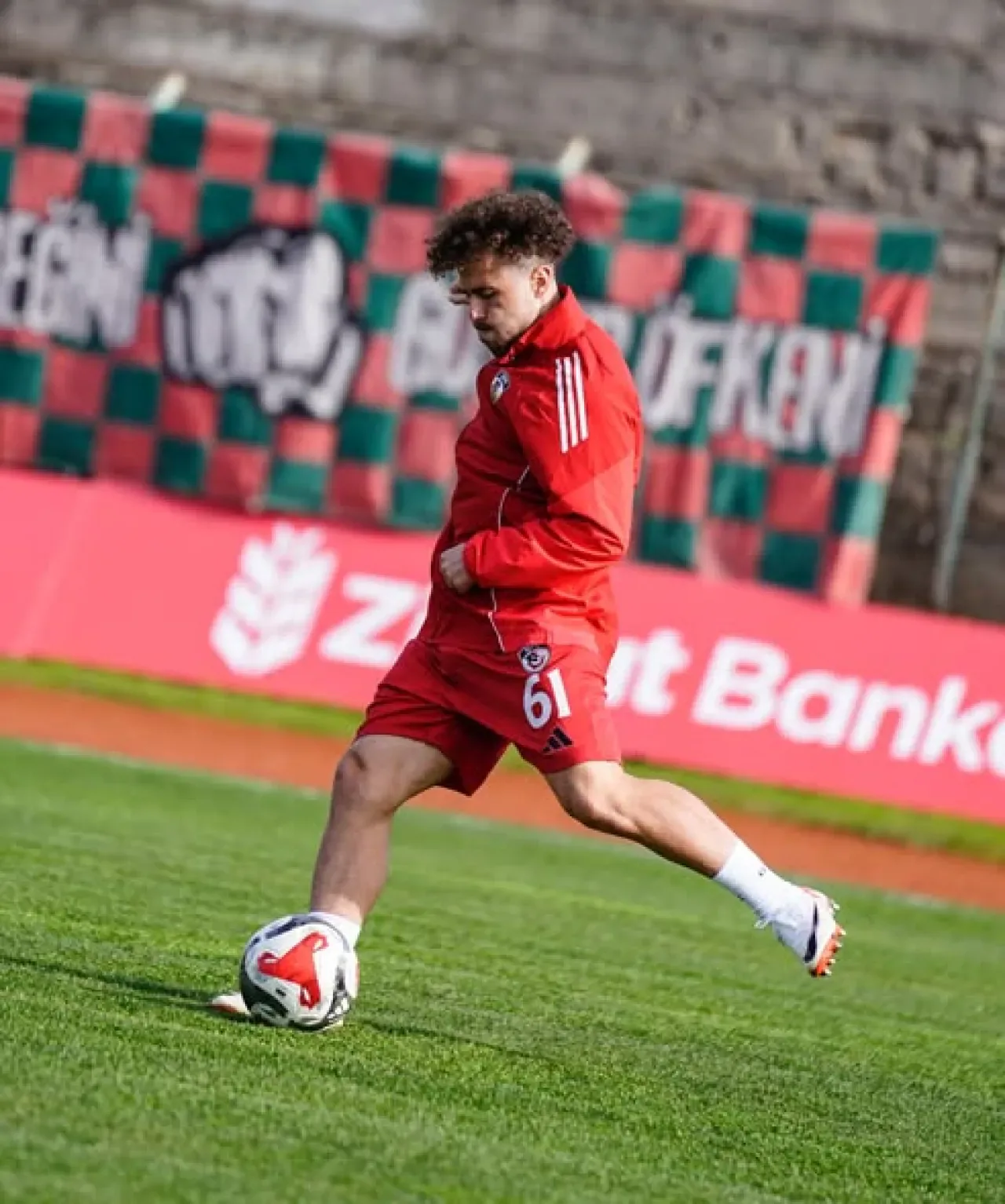 Gaziantep Futbol Kulübü, Anadolu Yıldızı Sahasında Antrenmana Çıktı Gaziantep Futbol Kulübü, Anadolu Yıldızı Sahasında Antrenmana Çıktı