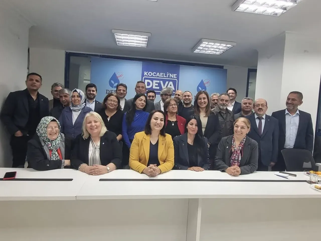 DEVA Partisi Kocaeli'nde Sorunlar ve Çözümler İçin İstişarede Bulundu DEVA Partisi Kocaeli'nde Sorunlar ve Çözümler İçin İstişarede Bulundu