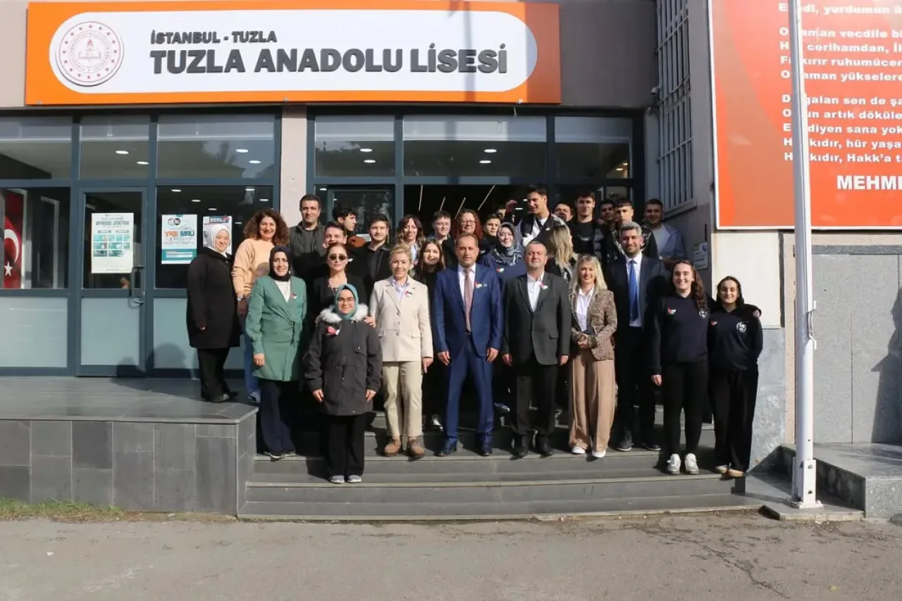 Tuzla Anadolu Lisesi'nde Eğitim İncelemesi ve Gazze için Duyarlı Kermes Tuzla Anadolu Lisesi'nde Eğitim İncelemesi ve Gazze için Duyarlı Kermes