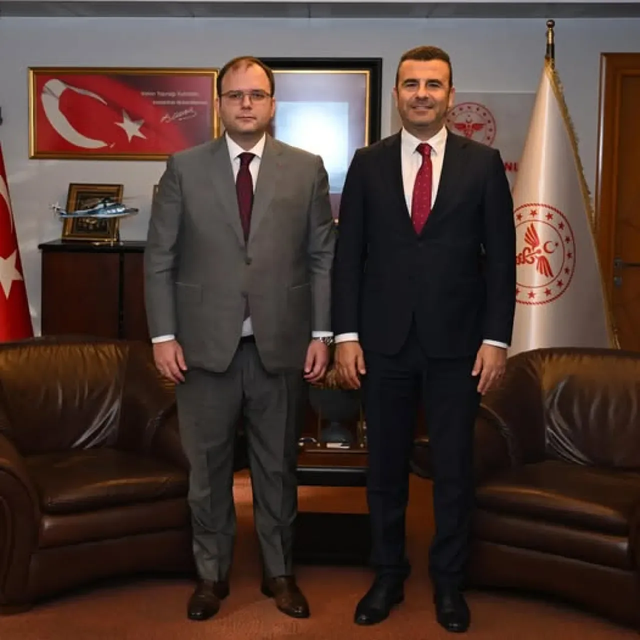 İstanbul Gençlik ve Spor İl Müdürü, İl Sağlık Müdürlüğü'nü Ziyaret Etti İstanbul Gençlik ve Spor İl Müdürü, İl Sağlık Müdürlüğü'nü Ziyaret Etti