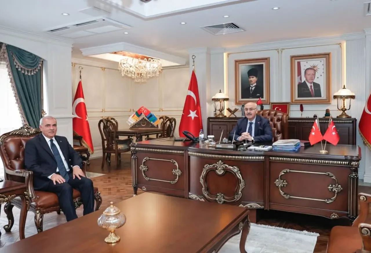 Adana Valisi Köşger, Adana Sanayi Odası Meclis Başkanı Uçurum'u Kabul Etti Adana Valisi Köşger, Adana Sanayi Odası Meclis Başkanı Uçurum'u Kabul Etti