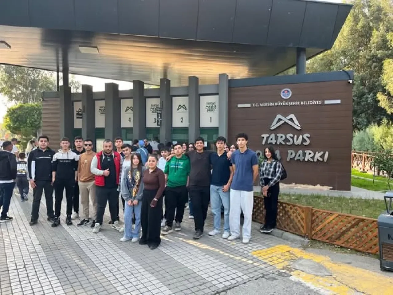 Cafer Recai Gizer Anadolu Lisesi Öğrencileri Tarsus'un Tarihi Dokusunu Keşfetti Cafer Recai Gizer Anadolu Lisesi Öğrencileri Tarsus'un Tarihi Dokusunu Keşfetti