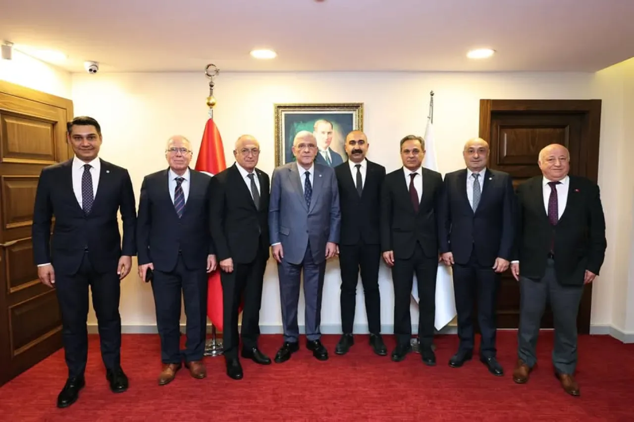 İYİ Parti Genel Başkanı Müsavat Dervişoğlu, CEM Vakfı Temsilcileri ile Görüştü İYİ Parti Genel Başkanı Müsavat Dervişoğlu, CEM Vakfı Temsilcileri ile Görüştü