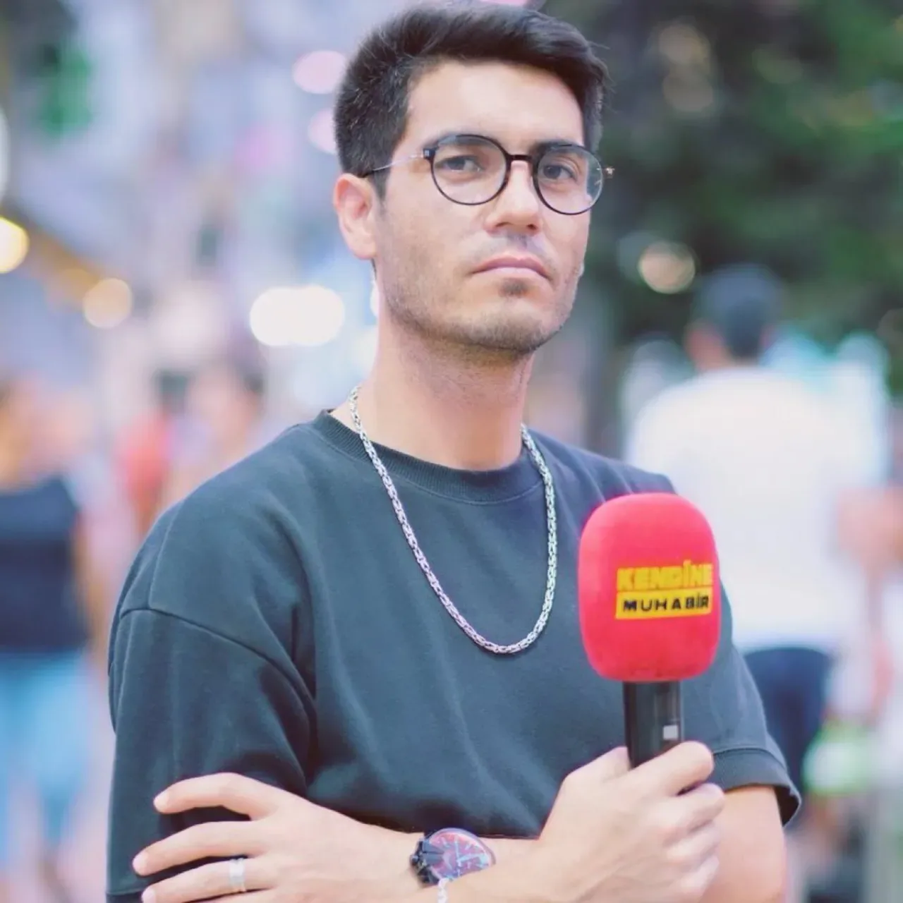 YouTube Kanalı Sahibi ve Bir Şahıs Cumhurbaşkanı'na Hakaret İddiasıyla Gözaltına Alındı YouTube Kanalı Sahibi ve Bir Şahıs Cumhurbaşkanı'na Hakaret İddiasıyla Gözaltına Alındı