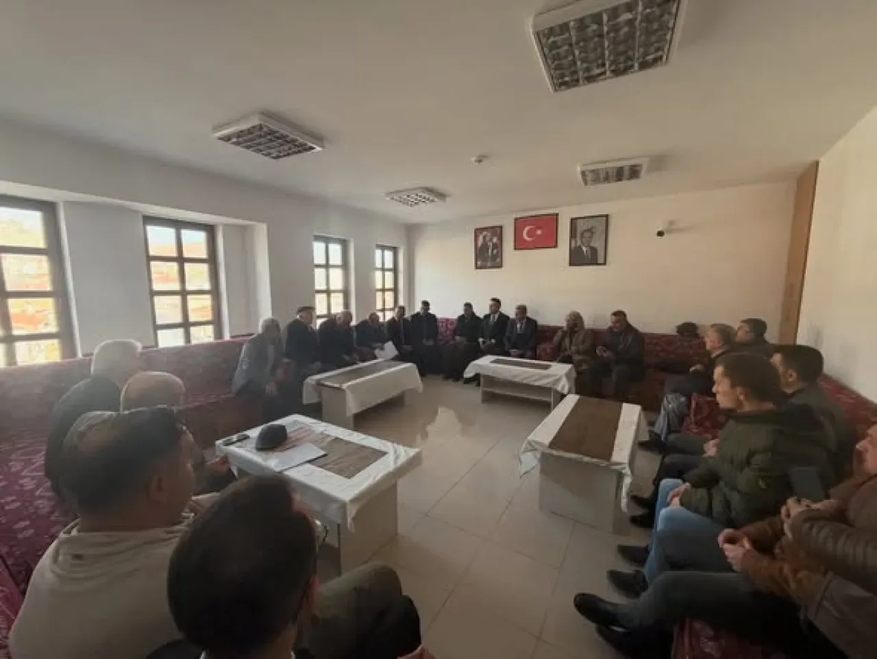 MHP'li Yıldırım, Nallıhan'da Muhtarlarla Bir Araya Geldi MHP'li Yıldırım, Nallıhan'da Muhtarlarla Bir Araya Geldi