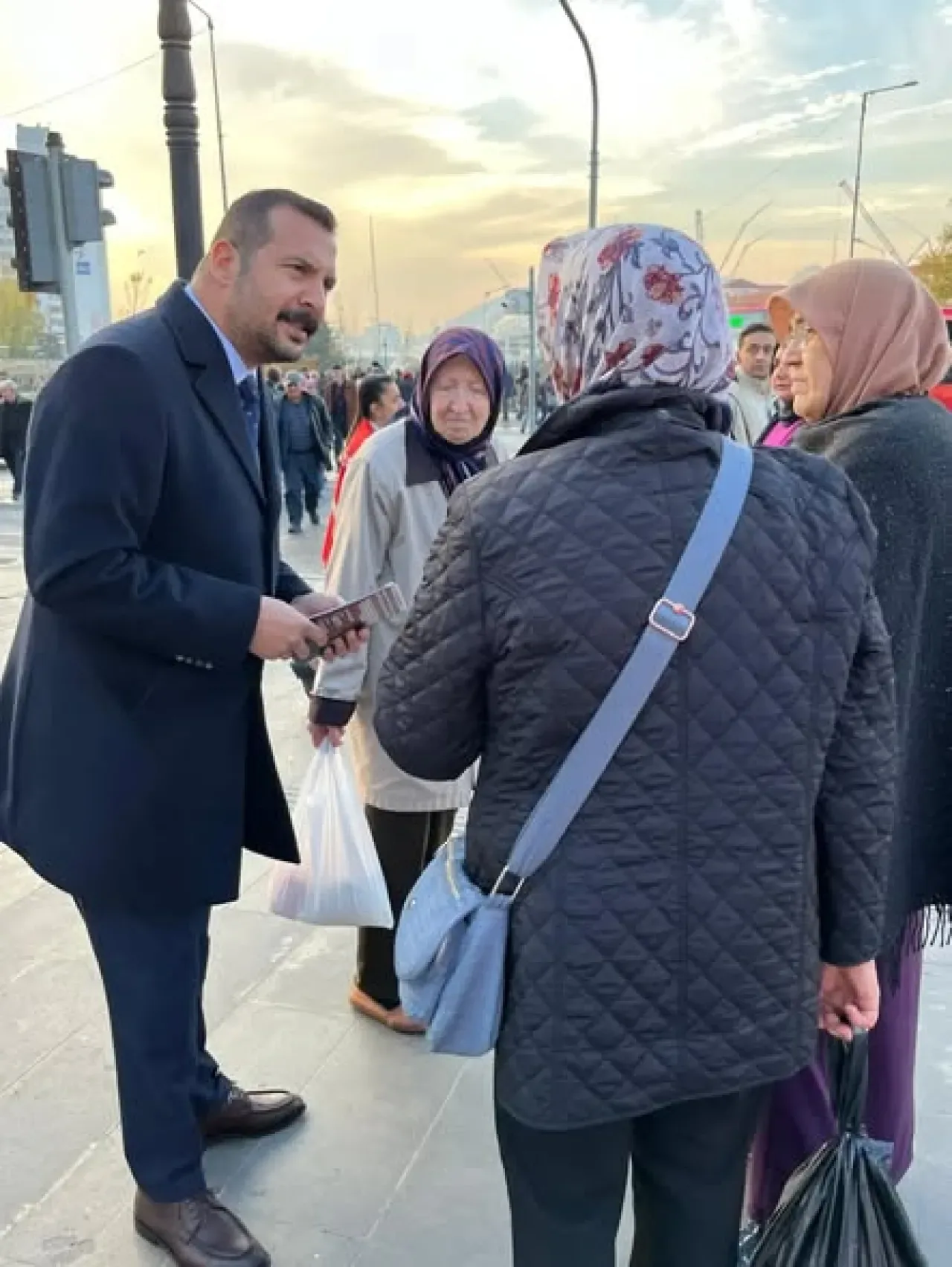 CHP Altındağ, Ulus'ta Emek ve Bütçe Hakkı Mitingi için Halkla Buluştu CHP Altındağ, Ulus'ta Emek ve Bütçe Hakkı Mitingi için Halkla Buluştu