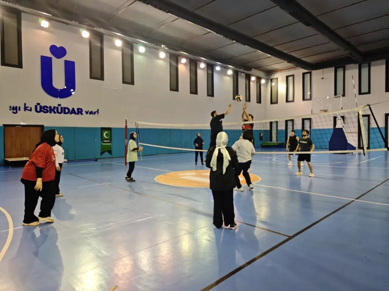 Yeşilay Üsküdar Gönüllüleri, Dünya Gönüllüler Günü'nde Voleybol Etkinliği Düzenledi Yeşilay Üsküdar Gönüllüleri, Dünya Gönüllüler Günü'nde Voleybol Etkinliği Düzenledi