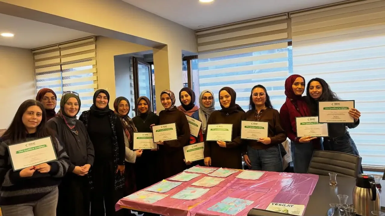 Üsküdar'da Dünya Gönüllüler Günü'nde Ebru Sanatı Buluşması Üsküdar'da Dünya Gönüllüler Günü'nde Ebru Sanatı Buluşması