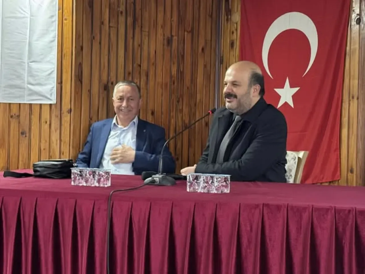 İvrindi'de Umre Yolcuları İçin Bilgilendirme Toplantısı Düzenlendi İvrindi'de Umre Yolcuları İçin Bilgilendirme Toplantısı Düzenlendi