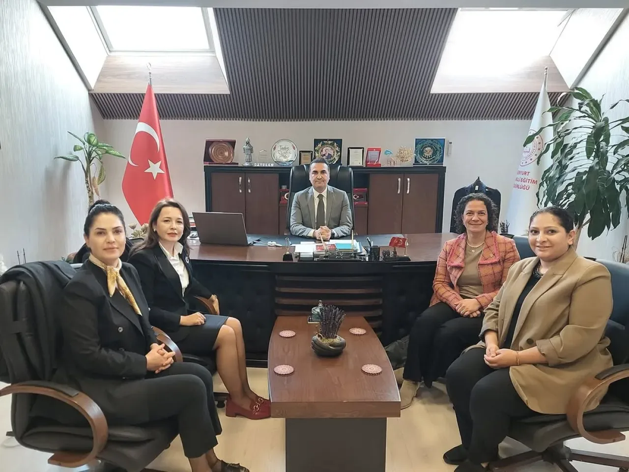 Özel Okyanus Koleji Yöneticileri Esenyurt İlçe Milli Eğitim Müdürü'nü Ziyaret Etti Özel Okyanus Koleji Yöneticileri Esenyurt İlçe Milli Eğitim Müdürü'nü Ziyaret Etti