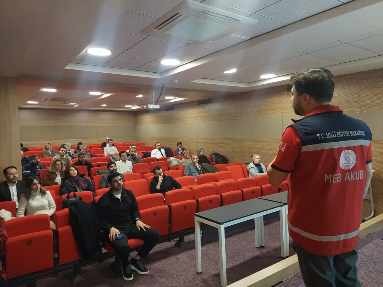 Esenyurt'ta Okul Yönetici ve Öğretmenlerine Afet Eğitimi Verildi Esenyurt'ta Okul Yönetici ve Öğretmenlerine Afet Eğitimi Verildi
