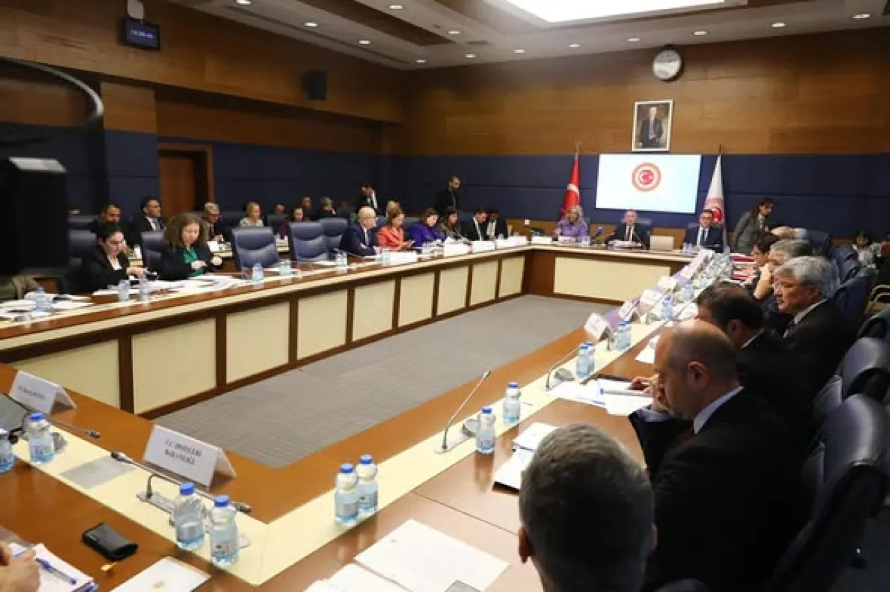 TBMM Dışişleri Komisyonu'ndan 7 Uluslararası Anlaşmaya Onay ve Yurtdışı Türkler Alt Komisyonu Kurulumu TBMM Dışişleri Komisyonu'ndan 7 Uluslararası Anlaşmaya Onay ve Yurtdışı Türkler Alt Komisyonu Kurulumu