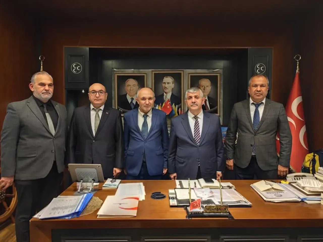 Türk Büro-Sen 3 No'lu Şube Yönetimi, MHP İzmir İl Başkanlığını Ziyaret Etti Türk Büro-Sen 3 No'lu Şube Yönetimi, MHP İzmir İl Başkanlığını Ziyaret Etti