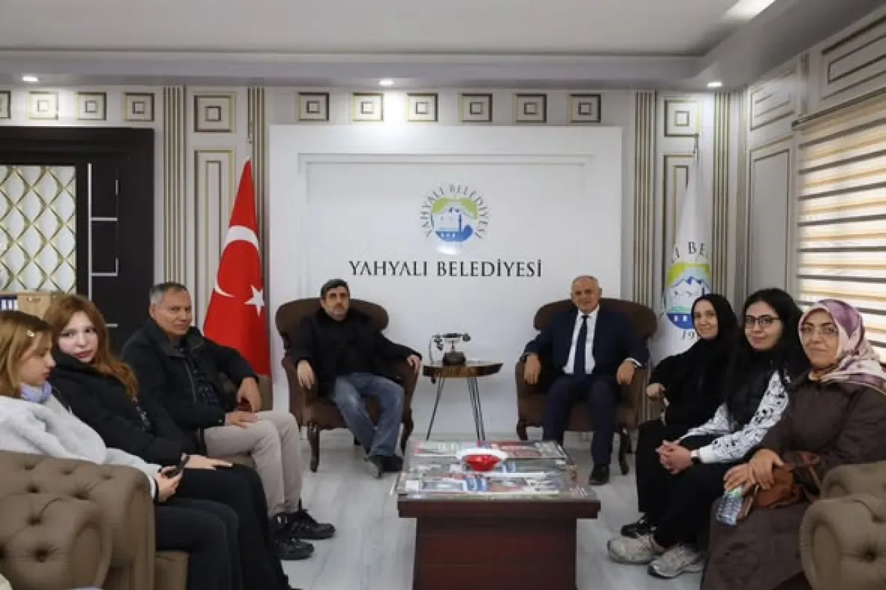 Kayseri Üniversitesi Akademisyen ve Öğrencileri Yahyalı'da Bahçe Tarımını İnceledi Kayseri Üniversitesi Akademisyen ve Öğrencileri Yahyalı'da Bahçe Tarımını İnceledi