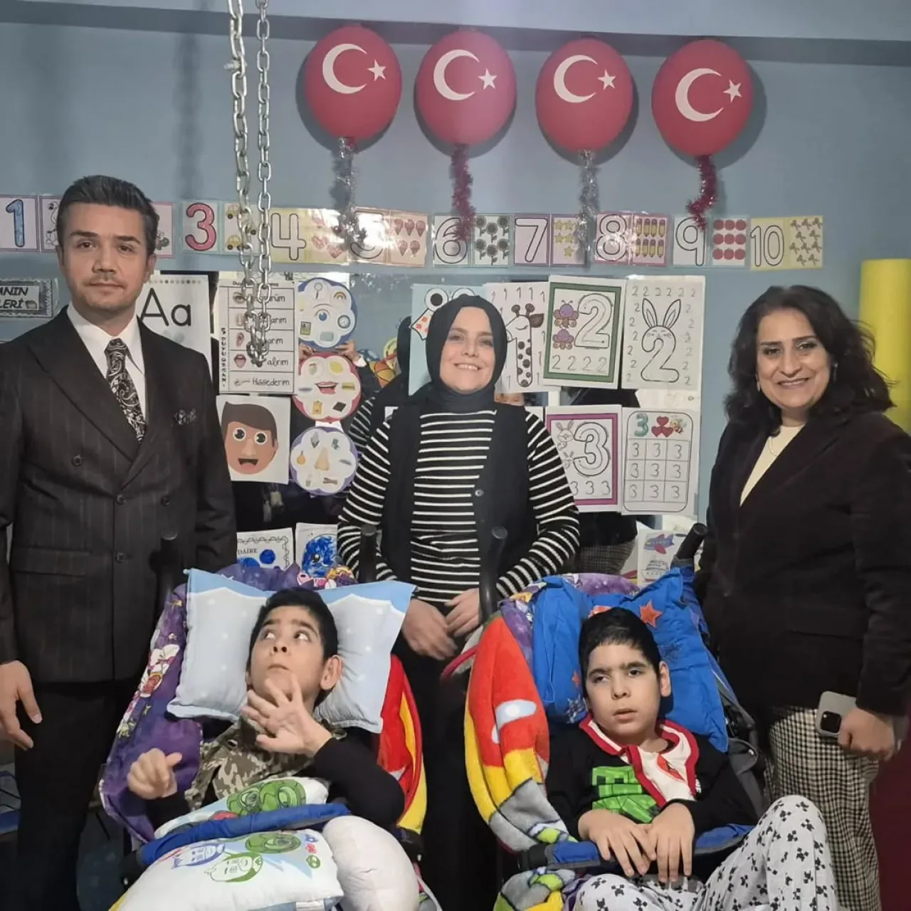 İstanbul Beykoz'da Evde Eğitim Gören Öğrenciler Ziyaret Edildi İstanbul Beykoz'da Evde Eğitim Gören Öğrenciler Ziyaret Edildi