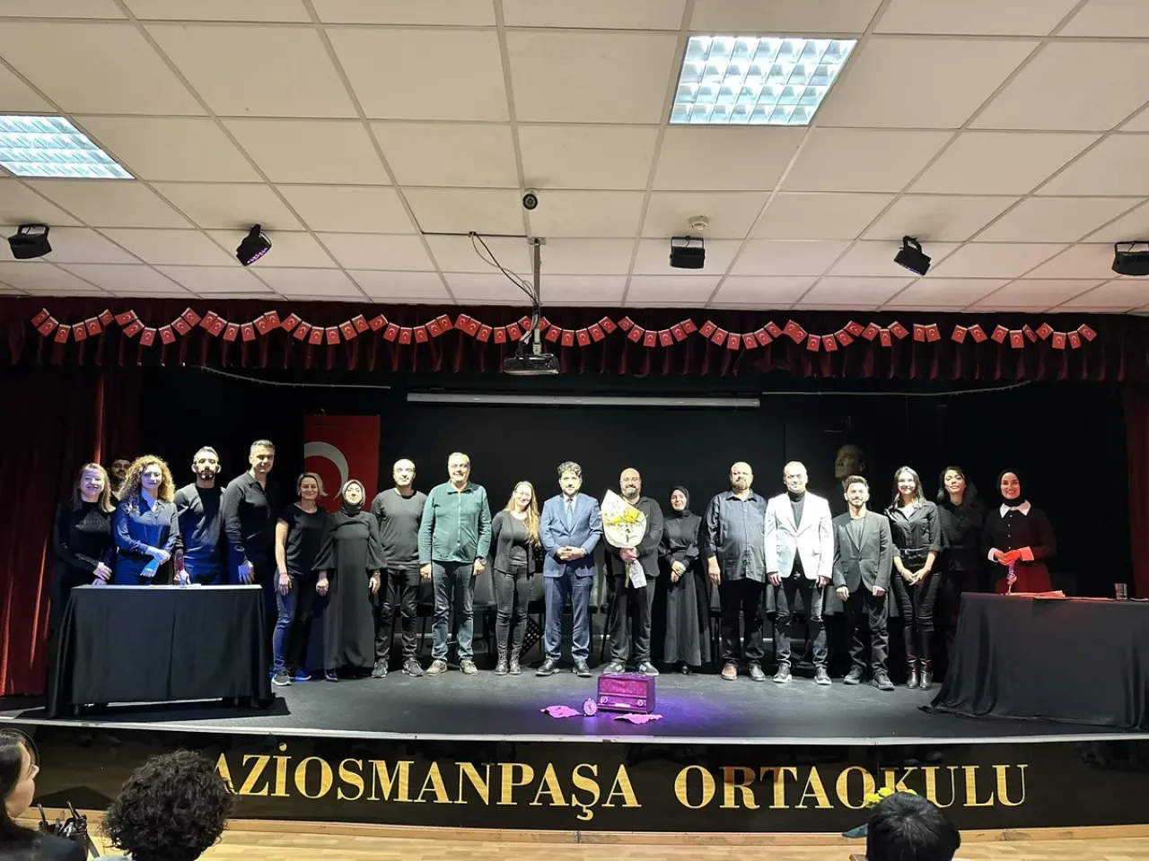 Gaziosmanpaşa'da Öğretmenlerden 3 Aralık Engelliler Günü'ne Özel Radyo Tiyatrosu Gaziosmanpaşa'da Öğretmenlerden 3 Aralık Engelliler Günü'ne Özel Radyo Tiyatrosu