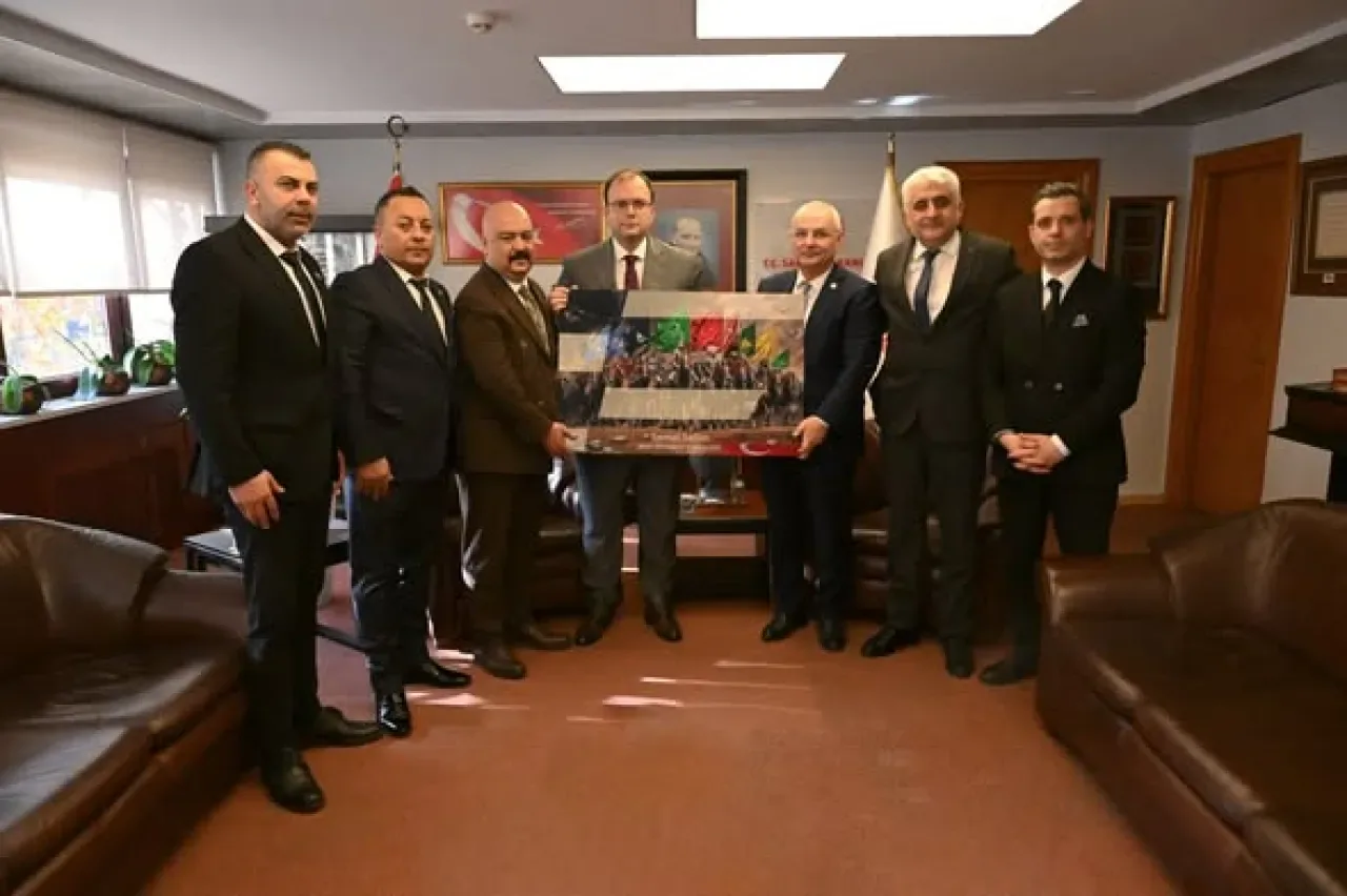MHP İstanbul İl Yöneticileri, İl Sağlık Müdürü Güner'i Ziyaret Etti MHP İstanbul İl Yöneticileri, İl Sağlık Müdürü Güner'i Ziyaret Etti